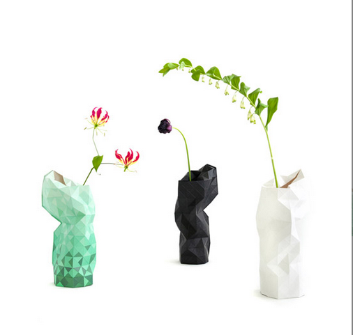 Les vases papier couverture du studio pepe Heykoop en collaboration avec la Fondation minuscule Miracles.